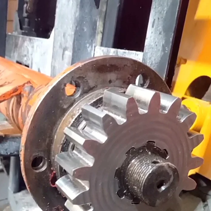 Piñón nuevo montado en la máquina