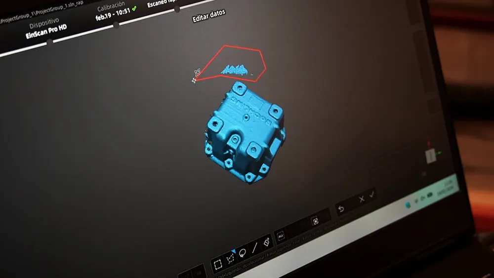 Software de escaneo mostrando la malla 3D de la carcasa